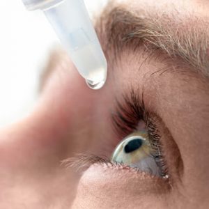 Cómo utilizar correctamente colirios y pomadas oculares